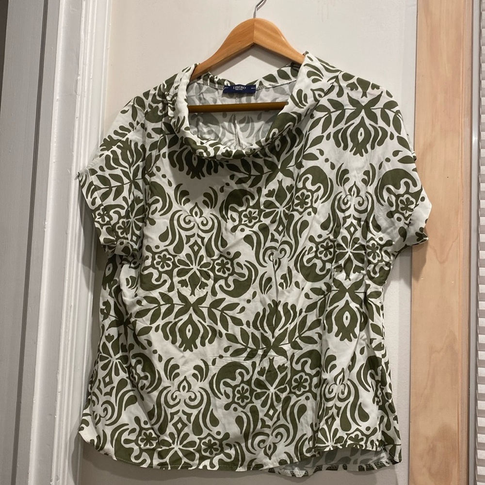 Italian top, size S/M, short sleeve, white with green flowers